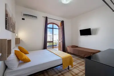 Image de Maison de vacances 'Villa Gaudì - Milà' avec terrasse privée, Wi-Fi et climatisation