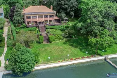 Prestigious Pistakee Bay Estate\n\n