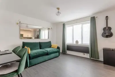 Image de 2 King Bed Modern Refurb Flat - 10 mins 2 London Bridge - Sleeps 6 Guests