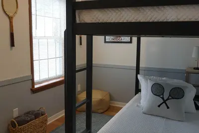 Image de Sunset Summer House - 6 Bedroom House in Whitehall \n