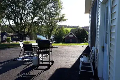 Image de Cozy 4 season cottage near Cavendish, water view of the Trout River.