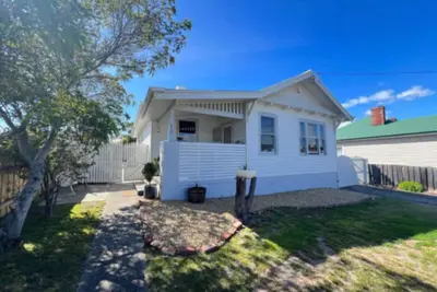 Image de Comfy home within walking distance to beach, restaurants and Blunderstone area.