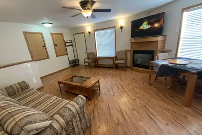 Image de High End King  Suite c/w Living room, 2 Fireplaces, 2 Smart TVs, Kitchenette.