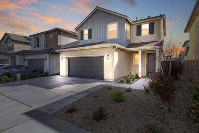 Image de Entire Home! King bed suite. Full kitchen. Patio. Coffee bar. High speed wifi.