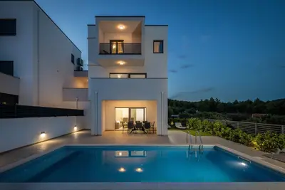 Image de Villa Colin Tribunj- Moderne Villa mit Einem Herrlichen Meerblick