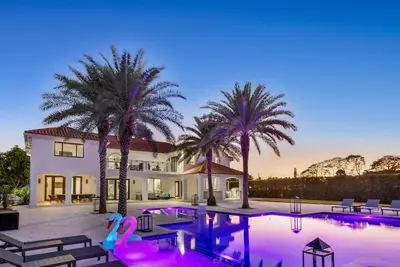 Image de 7br Villa sleeps 16 / Pool, Jacuzzi, Pickleball