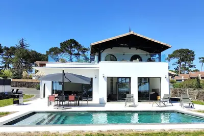 Image de Villa 12 pers avec piscine chauffée et vue exceptionnelle, première ligne Bassin d'Arcachon