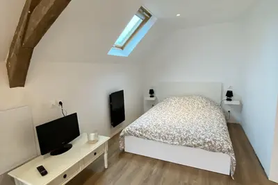 Image de Charmant Appartement à la Campagne Avec Parking et Cour Privatifs