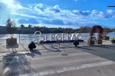 Image de Le Chai Villa - newly renovated 6 en-suite bedrooms and heated, private pool