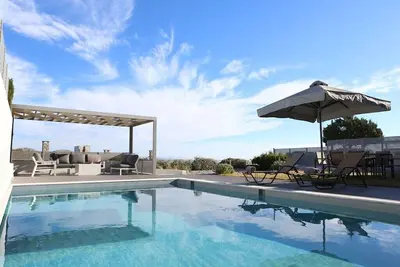 Image de Beach front villa with private sea water pool & amazing sea view to Saronic golf