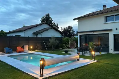 Image de Maison avec piscine privée à 2 pas du centre ville