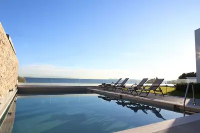 Image de Beach front villa with private sea water pool & amazing sea view to Saronic golf