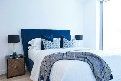 City Center Luxury Apartment - 2 Bedrooms and 2 Bath and fully furnished!