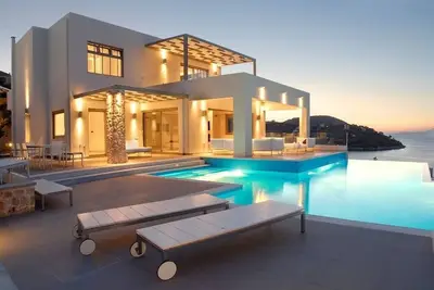 Image de Beach Front Villa With Large Private Sea Water pool & Amazing Sea View!