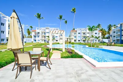 Image de Beautiful 2-bedroom 3rd level condo with private rooftop terrace