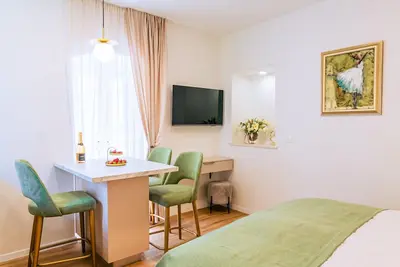 Image de Newly Lux Studio App Green Melody in Old Town