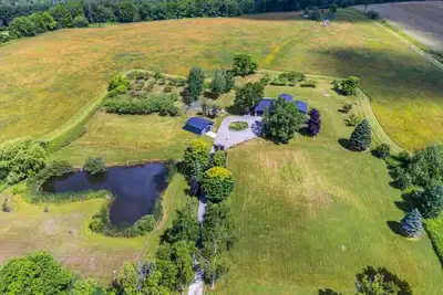 Image de Serene 4br house w/ Hot tub, Lake, Billiards & Bbq