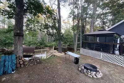 Image de Cozy countryside cottage located on Crooked river in Naples Maine.