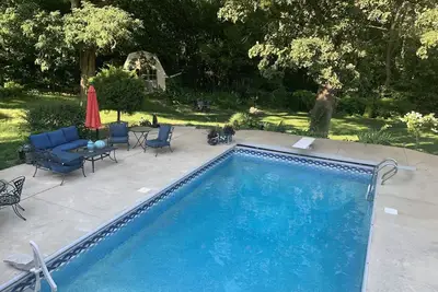 Image de Spacious country retreat w/pool 10 minutes to downtown Madison! Pet friendly!