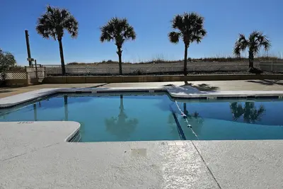 Image de Seaside Retreat - Shore Drive, 3 bed, 2. 5 bathrooms with an Ocean View.