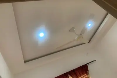 Image de Cozy 3-bedroom bungalow with Ac and WiFi in peaceful Jambanjelly