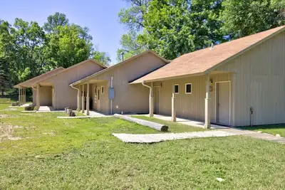 Image de Cottage Vi | Sunrise by the Lake, Campfire, Kayaking | Legacy Lakeside Resort