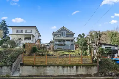 Image de Charming house w/view of lake Washington Furry friend are welcome.