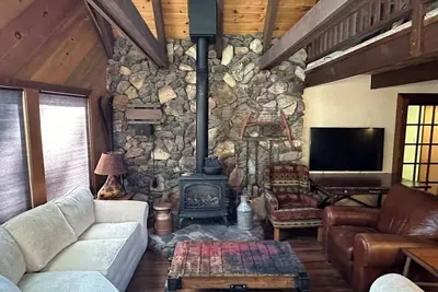 Image de Awesome Cabin in Tahoe Donner - Monthly Rental Only. No Garage, Parking Pad Only