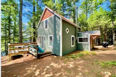 Image de Charming, peaceful Maranacook waterfront camp nestled in the pines
