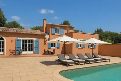 Image de ! Mas provençal, 3 ch, piscine, jardin ensoleillé!