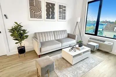 Image de Jan 38% Promo:Cozy King 1br w/ Pool + Gym Near Ewr