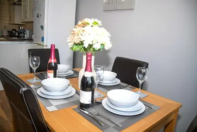 Image de Charming 3-Bed Home in Midlands, Ideal for Contractors, Families, and Friends! \"