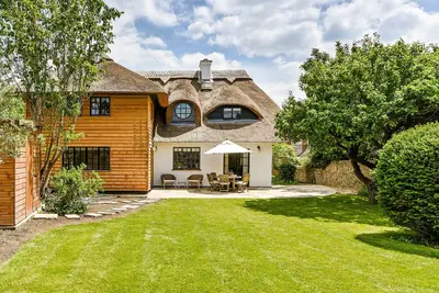 Farthings by inspirestays-com - a cottage with pool that sleeps 9 guests (6 adults max) in 4 bedroom