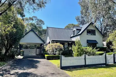 Image de Comfortable large family home, pet friendly, short stroll to beach