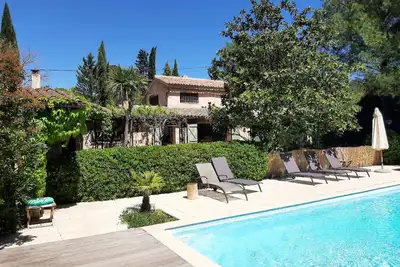 Image de Maison de charme en pierre avec clim et piscine