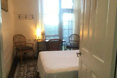 Image de Eclectic room, private space, quiet nature spot near famous surf beaches & City