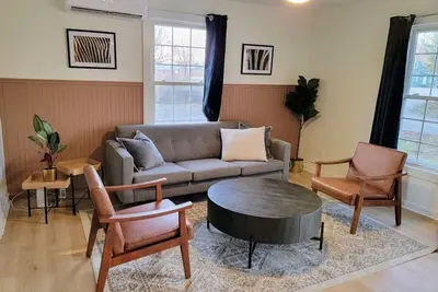 Image de Cozy home w/ a touch of modern. 4 mins from Mtsu!