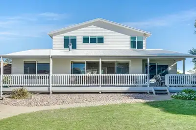 Image de Spacious family house less than 1min walk to Middleton's favourite Surfers Beach