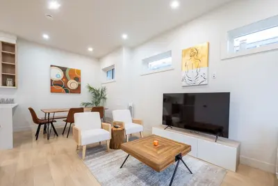 Image de New Urban Duplex in the heart of the city!