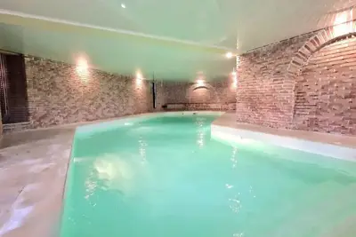 Image de Villa avec piscine intérieure proche de Paris