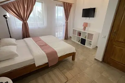 Image de Cozy Chalet in the heart of mountains near Bran Castle. Hot tube Sauna available