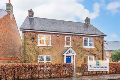 Image de Bournecoast: Beautiful family home with garden and parking by the river - Hb1522