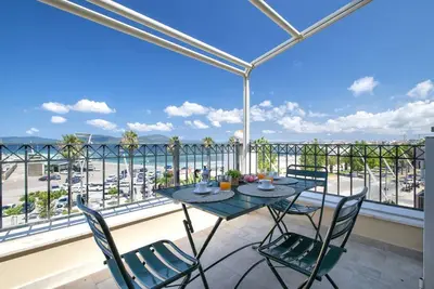 Image de Fronte del Porto. Sea view apartment a few steps from the beach.