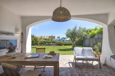 Image de Villa Tre Mari. Caterina's house. 40 m from the beach, garden and sea view.