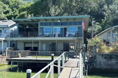 Image de Entire Lake Front home on Beautiful Clearlake with Private Dock! See Pics!