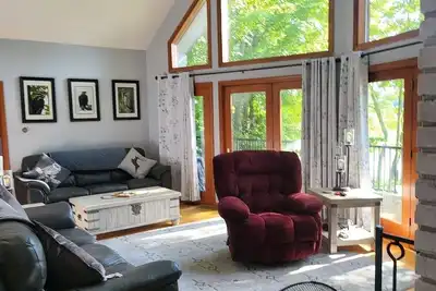 Image de Beautiful Private Waterfront Home -With Dock