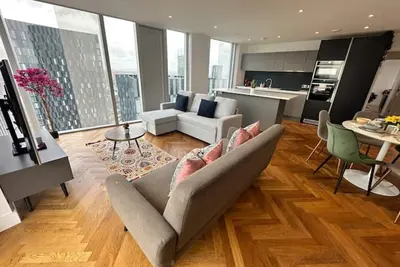 Superb High End Mcr Apt Sleeps 6