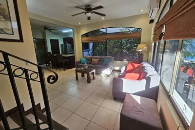 Image de Amazing, 3br/3ba Apt, 1km to beach, shared pool