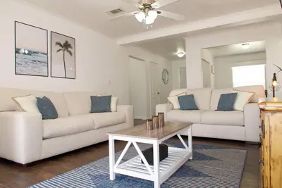 Image de Beautiful, Spacious 3-bedroom w/ Backyard!