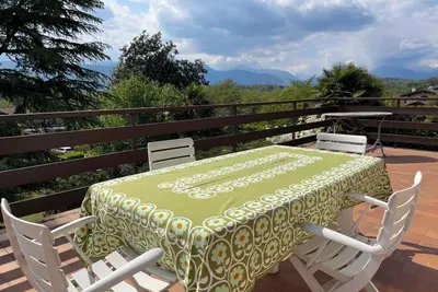 Charming apartment with lake view and garden just 3 minutes from the lake
